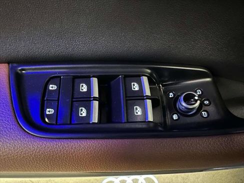 Used 2025 Audi Q7 2.0T Premium w/ Convenience Plus Package image 16