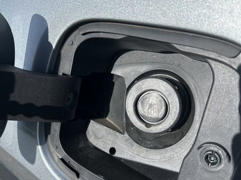 Used 2025 Chevrolet Equinox LT w/ Convenience Package II image 7