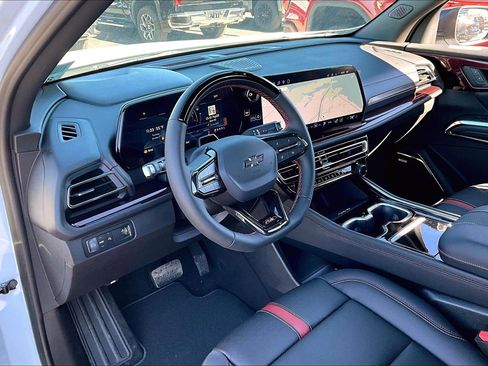 New 2026 Chevrolet Traverse RS image 6