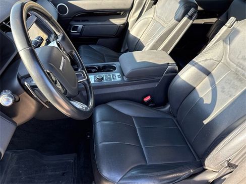 Used 2019 Land Rover Discovery SE image 18