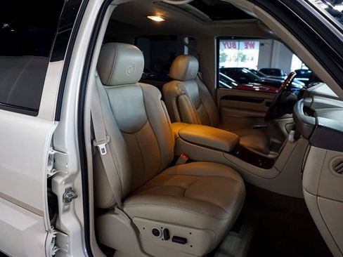 Used 2004 Cadillac Escalade EXT AWD/4WD image 21