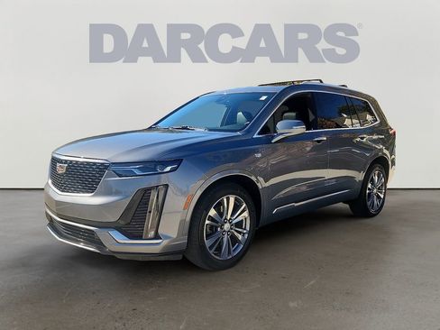 Used 2022 Cadillac XT6 Premium Luxury image 3