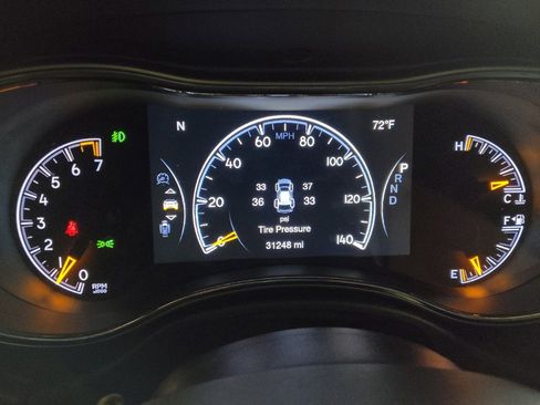 Used 2022 Jeep Grand Cherokee Laredo X AWD/4WD image 23