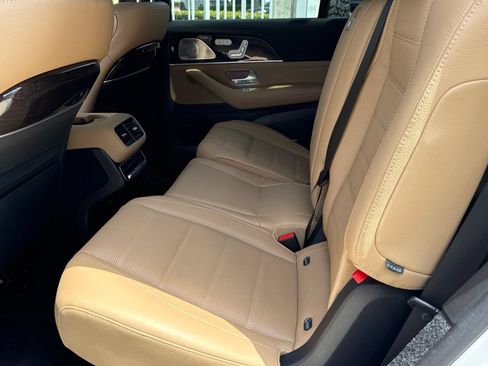 Used 2025 Mercedes-Benz GLS 580 4MATIC image 40