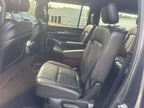 Used 2024 Jeep Wagoneer Series II AWD/4WD image 31