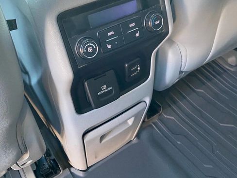 Used 2018 GMC Acadia SLT w/ LPO, Floor Liner Package AWD/4WD image 29