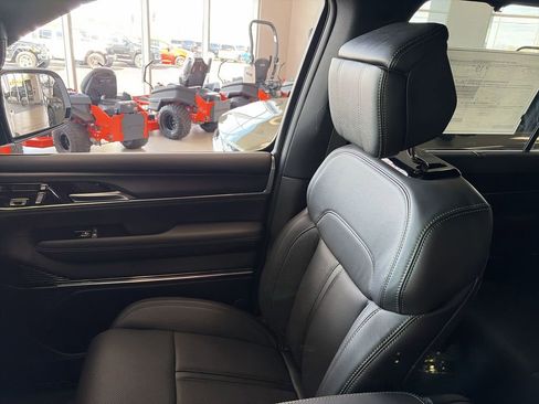 New 2026 Jeep Grand Wagoneer Summit w/ Premium Group III image 22