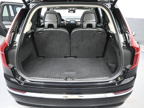 Used 2025 Volvo XC90 B5 Ultra AWD/4WD image 17