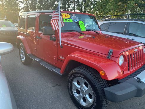 Used 2013 Jeep Wrangler Unlimited Sahara w/ Connectivity Group AWD/4WD image 3