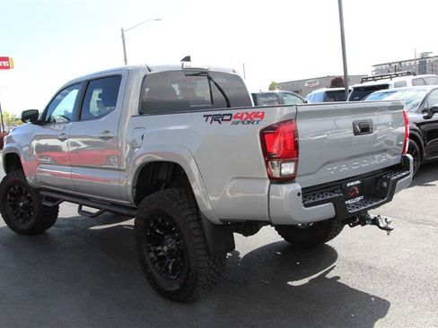 Used 2018 Toyota Tacoma TRD Sport w/ Technology Package AWD/4WD image 6