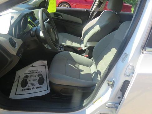 Used 2015 Chevrolet Cruze LT FWD image 10
