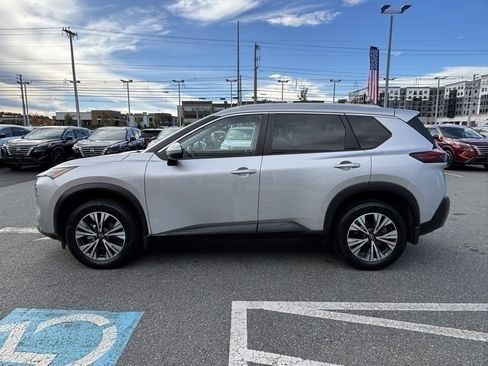 Used 2022 Nissan Rogue SV w/ SV Premium Package image 6