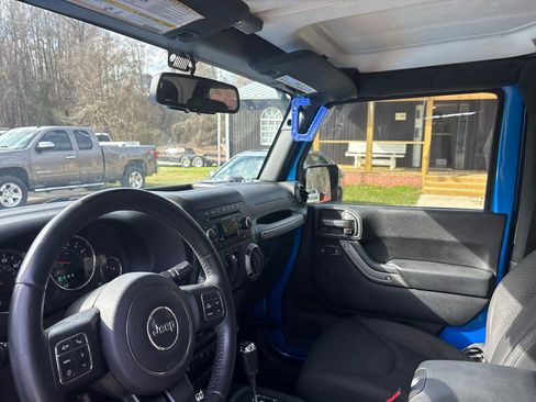 Used 2016 Jeep Wrangler Sport image 11