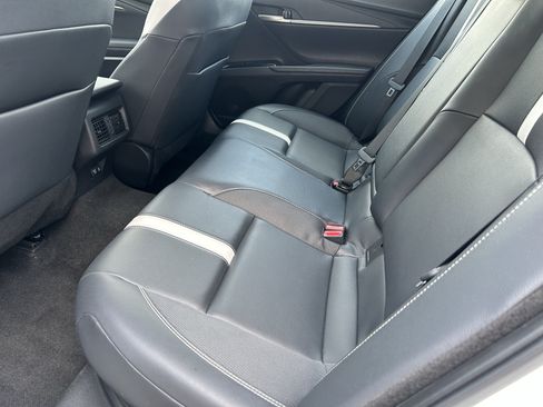Used 2025 Toyota Camry SE FWD image 18