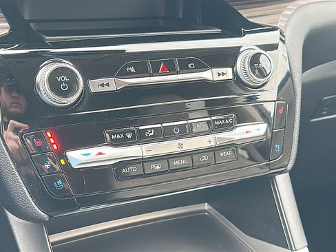 Used 2022 Ford Explorer Limited w/ Equipment Group 301A image 33