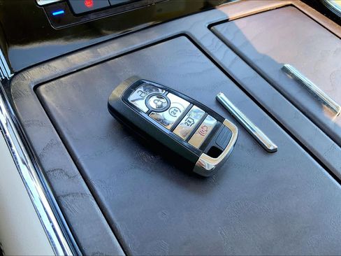 Used 2024 Lincoln Navigator Reserve AWD/4WD image 15