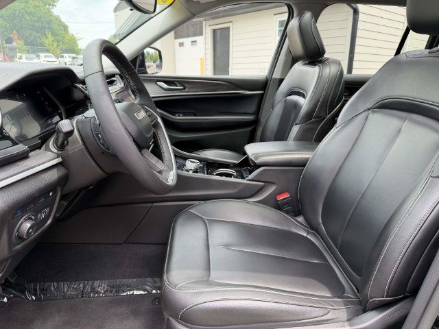 Used 2023 Jeep Grand Cherokee 4WD 4xe image 17