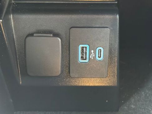 Used 2023 Ford Explorer XLT w/ Equipment Group 202A AWD/4WD image 57
