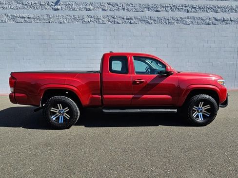 Used 2017 Toyota Tacoma SR w/ SR Convenience Package AWD/4WD image 6