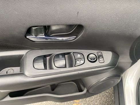 Used 2023 Nissan Kicks SV image 11