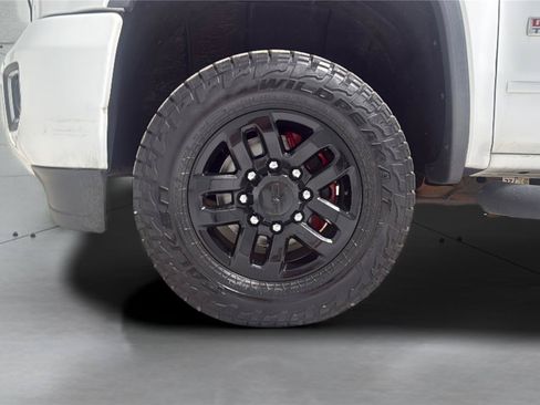 Used 2017 GMC Sierra 2500 SLT w/ All Terrain X HD Package AWD/4WD image 32