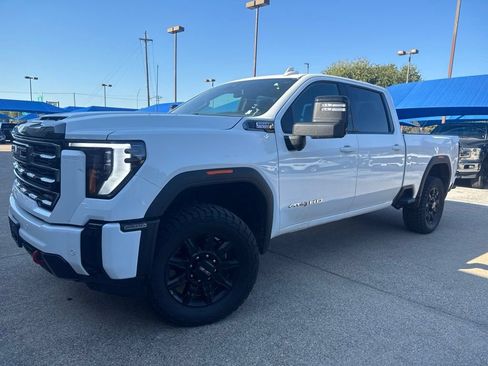 Used 2025 GMC Sierra 2500 AT4 AWD/4WD image 1