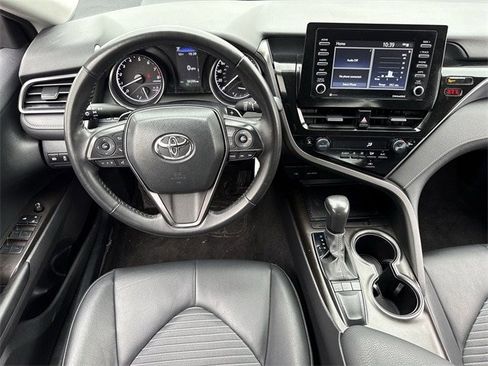 Used 2024 Toyota Camry SE image 11