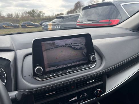 Used 2025 Nissan Rogue SV image 25