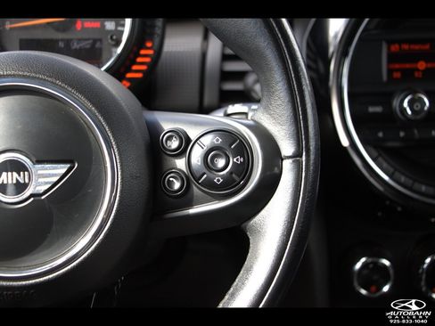 Used 2015 MINI Cooper 4-Door Hardtop w/ Premium Package FWD image 16