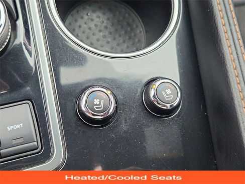 Used 2022 Nissan Maxima SR image 22