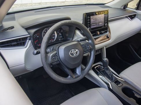 Used 2022 Toyota Corolla Cross L FWD image 12
