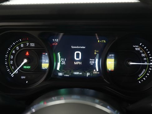 Used 2025 Jeep Wrangler Unlimited Sahara w/ Safety Group image 19