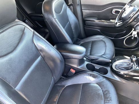 Used 2016 Kia Soul ! FWD image 11