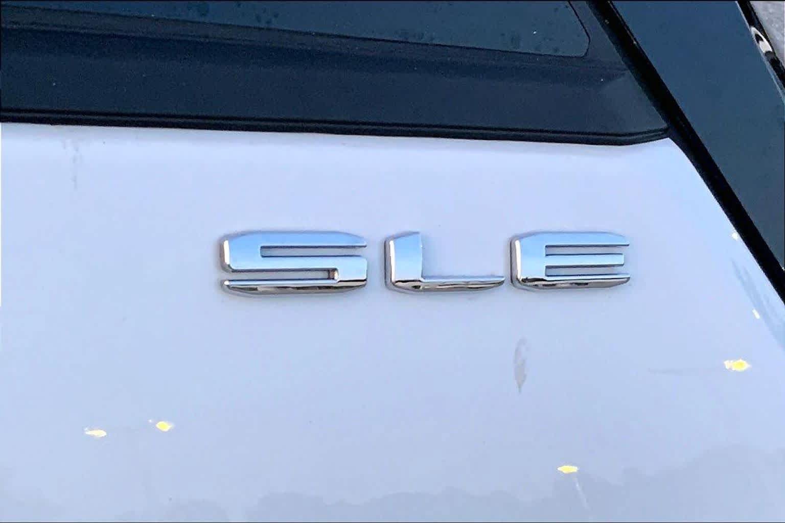 Used 2024 GMC Terrain SLE AWD/4WD image 28
