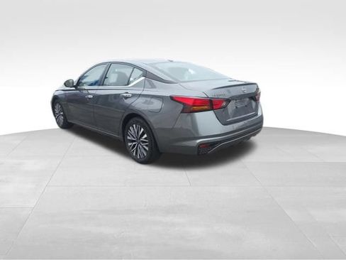 Used 2024 Nissan Altima 2.5 SV FWD image 3