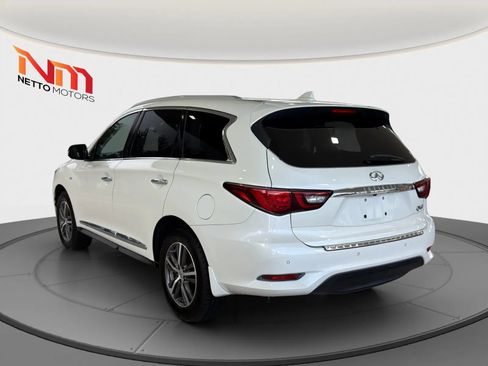 Used 2019 INFINITI QX60 Luxe w/ Essential Package FWD image 3