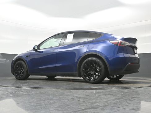 Used 2023 Tesla Model Y Long Range image 27