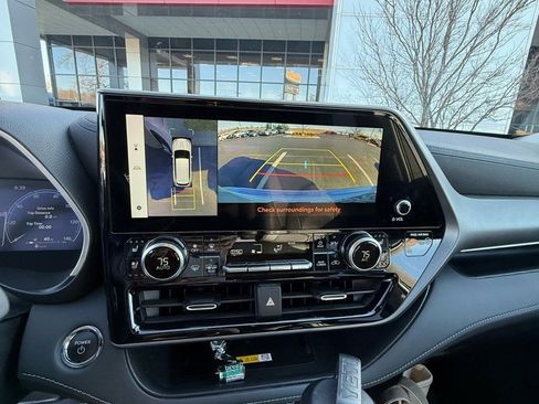 Used 2023 Toyota Highlander Limited image 13