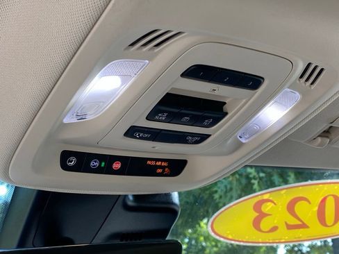 Used 2023 Buick Envision Avenir AWD/4WD image 21