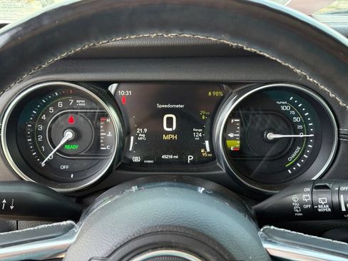 Used 2022 Jeep Wrangler Unlimited Sahara w/ Cold Weather Group AWD/4WD image 19
