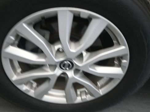 Used 2020 Nissan Rogue SV image 27