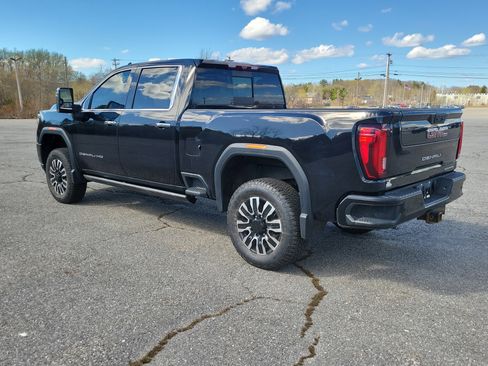 Used 2021 GMC Sierra 2500 Denali w/ Denali Black Diamond Edition AWD/4WD image 7