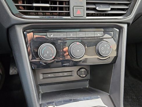 Certified 2023 Volkswagen Taos SE image 15