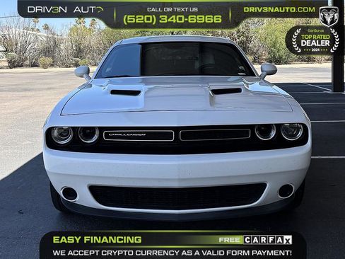 Used 2015 Dodge Challenger SXT RWD image 2