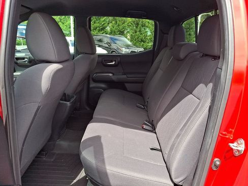 Used 2017 Toyota Tacoma TRD Sport w/ Tow Package (A/T) AWD/4WD image 10