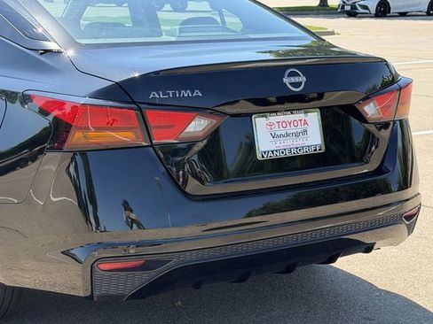 Used 2024 Nissan Altima 2.5 SV FWD image 6