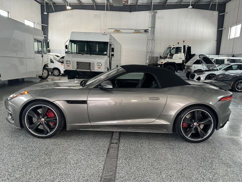 Used 2018 Jaguar F-TYPE R image 8