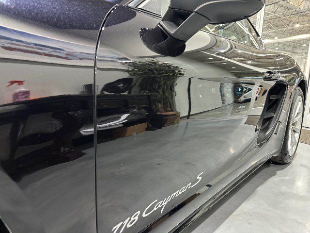 Used 2018 Porsche 718 Cayman S RWD image 16