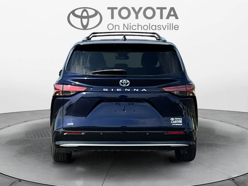 Used 2021 Toyota Sienna Limited image 5
