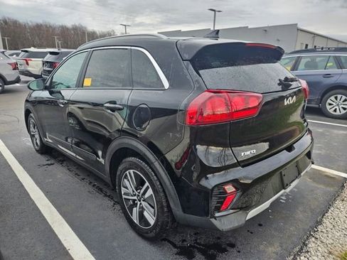 Certified 2022 Kia Niro LXS image 2